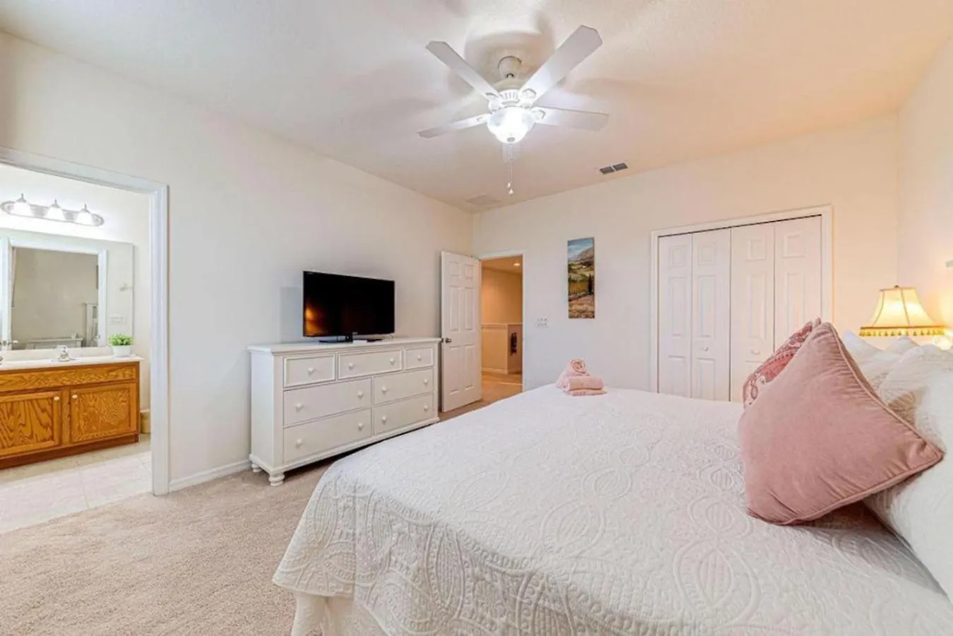 Huge Deck Area, Private Conservation Views, 5 Beds Davenport 0*,